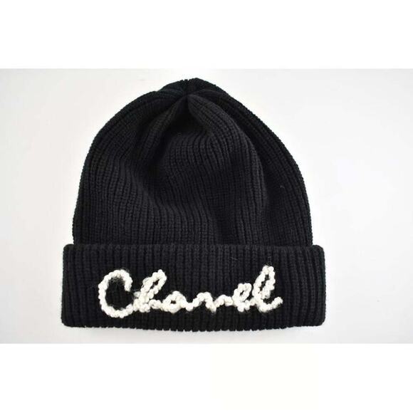 Chanel REV Black Cashmere White Ivory Pearl CC Script Logo Beanie Winter Hat - Picture 10 of 11